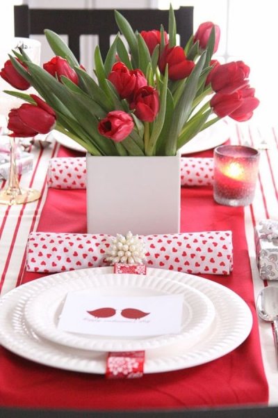 romantic-valentines-day-table-settings-red